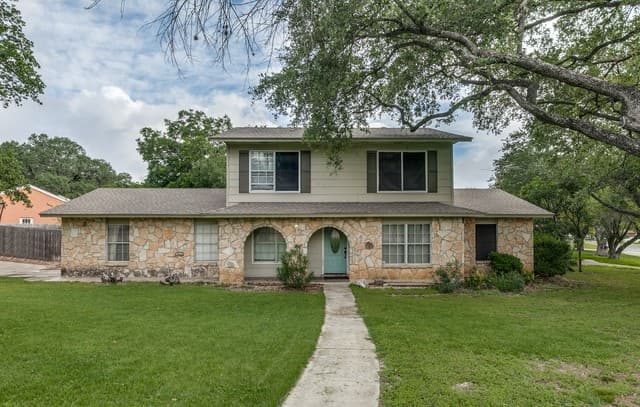 9-bedroom rental at 14307 Parkhurst in San Antonio, TX — photo 1