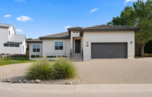 4-bedroom rental at 1303 Summerfield in San Antonio, TX — photo 1