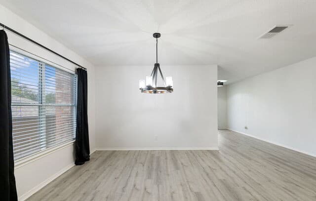 4-bedroom rental at 15835 Marisa Pl in San Antonio, TX — photo 5
