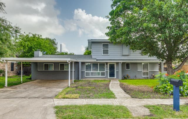 4-bedroom rental at 7815 Westshire Dr in San Antonio, TX — photo 1