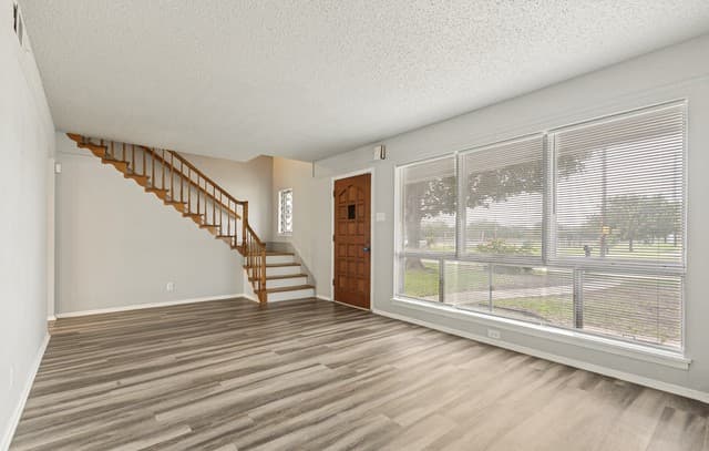 4-bedroom rental at 7815 Westshire Dr in San Antonio, TX — photo 4
