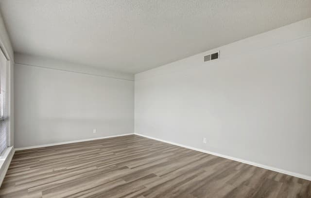 4-bedroom rental at 7815 Westshire Dr in San Antonio, TX — photo 5