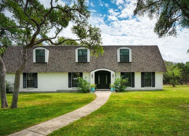 5-bedroom rental at 28422 Timberline Drive in San Antonio, TX — photo 1