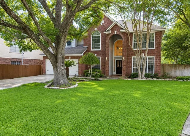 4-bedroom rental at 9407 Sageglen in San Antonio, TX — photo 1