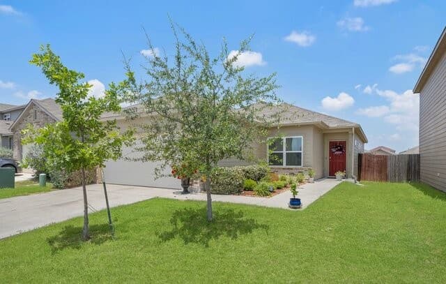 3-bedroom rental at 7111 Azure Waters in Converse, TX — photo 2