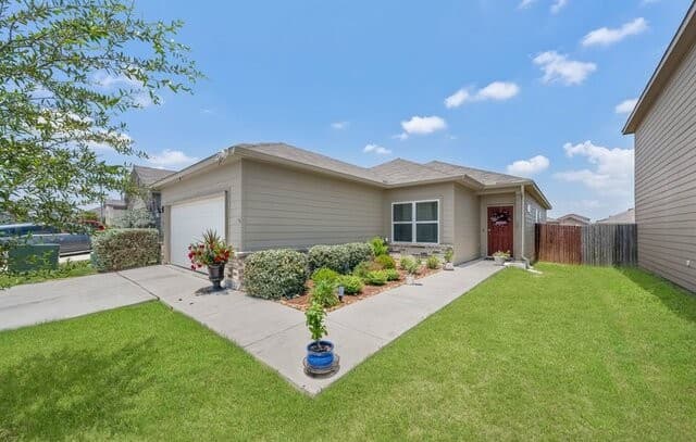 3-bedroom rental at 7111 Azure Waters in Converse, TX — photo 3
