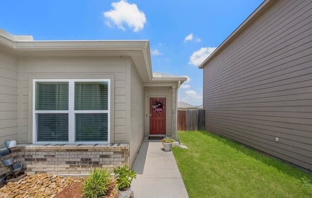 3-bedroom rental at 7111 Azure Waters in Converse, TX — photo 4