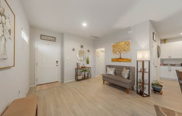 3-bedroom rental at 7111 Azure Waters in Converse, TX — photo 5