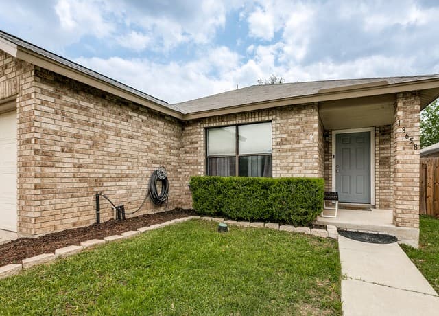 3-bedroom rental at 13658 Escort Dr in San Antonio, TX — photo 3