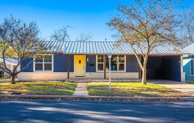 3-bedroom rental at 309 W College Street in Fredericksburg, TX — photo 1