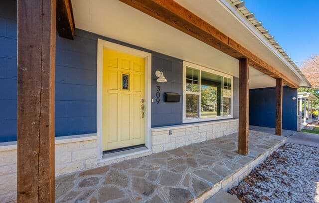 3-bedroom rental at 309 W College Street in Fredericksburg, TX — photo 4