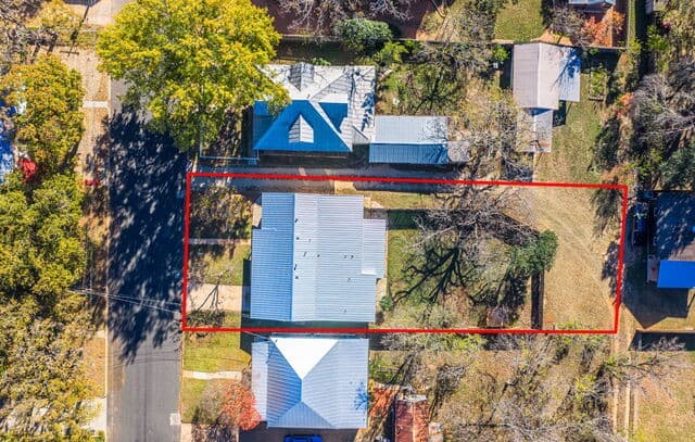 3-bedroom rental at 309 W College Street in Fredericksburg, TX — photo 5