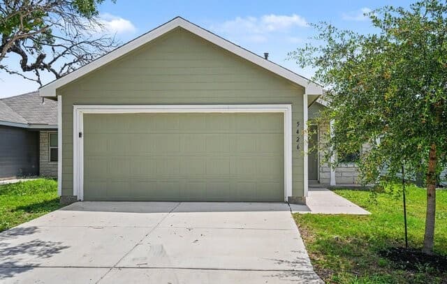 3-bedroom rental at 5426 Daphne Path in San Antonio, TX — photo 1