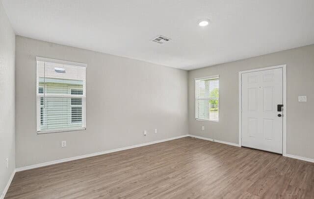 3-bedroom rental at 5426 Daphne Path in San Antonio, TX — photo 3