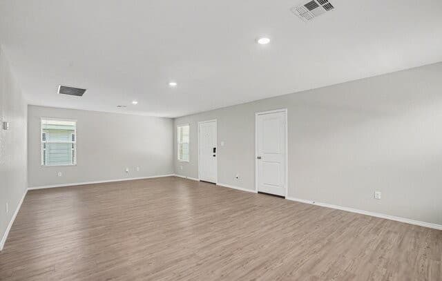 3-bedroom rental at 5426 Daphne Path in San Antonio, TX — photo 4