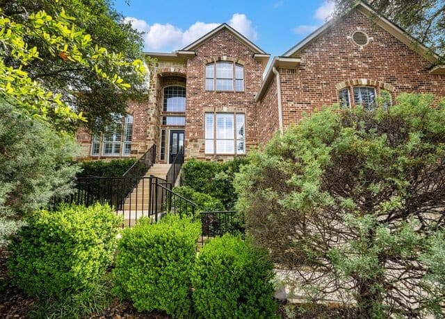 4-bedroom rental at 21502 Granada Hill in San Antonio, TX — photo 2