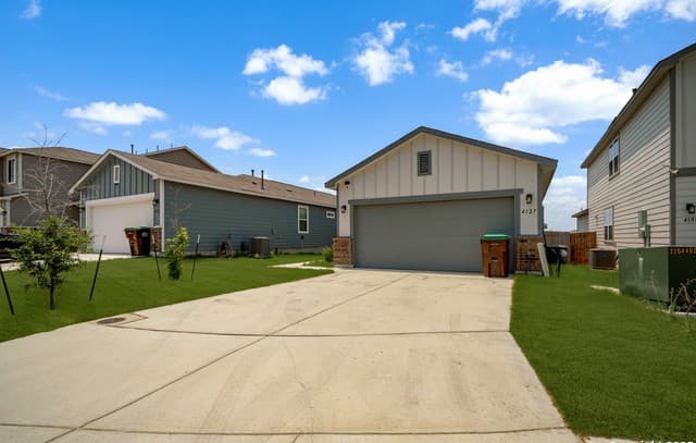 3-bedroom rental at 4127 Ivy Path in San Antonio, TX — photo 2