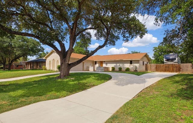 3-bedroom rental at 5606 Oolooteka in San Antonio, TX — photo 1
