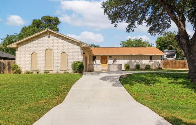 3-bedroom rental at 5606 Oolooteka in San Antonio, TX — photo 2
