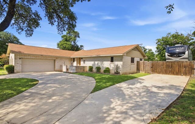 3-bedroom rental at 5606 Oolooteka in San Antonio, TX — photo 4
