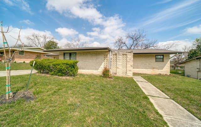 3-bedroom rental at 327 Tango Dr in San Antonio, TX — photo 2