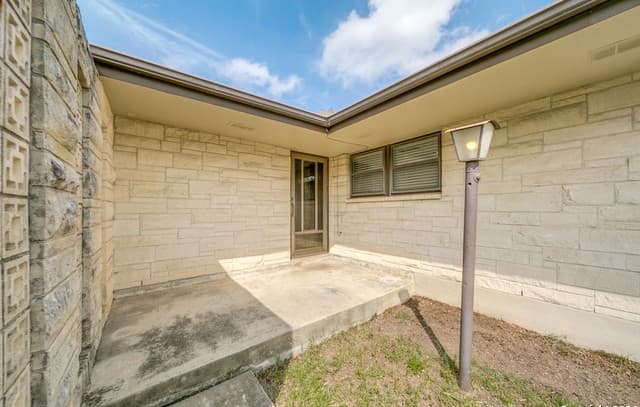 3-bedroom rental at 327 Tango Dr in San Antonio, TX — photo 3