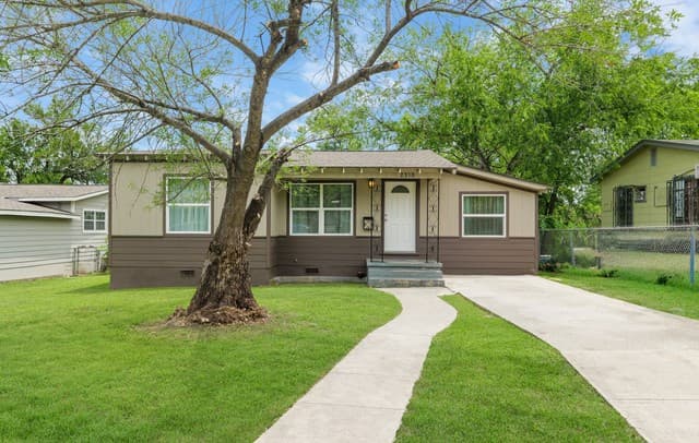 3-bedroom rental at 2310 Burnet St in San Antonio, TX — photo 1