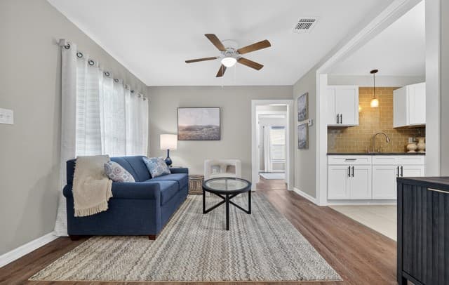 3-bedroom rental at 2310 Burnet St in San Antonio, TX — photo 4
