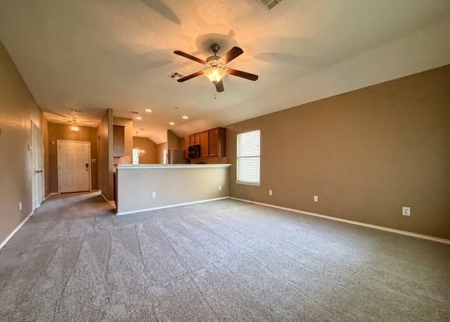 3-bedroom rental at 361 Saddlehorn Way in Cibolo, TX — photo 3