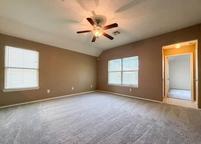 3-bedroom rental at 361 Saddlehorn Way in Cibolo, TX — photo 4