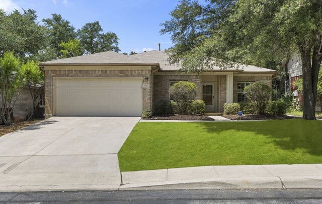 4-bedroom rental at 5803 Welsch View in San Antonio, TX — photo 2