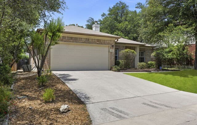 4-bedroom rental at 5803 Welsch View in San Antonio, TX — photo 3