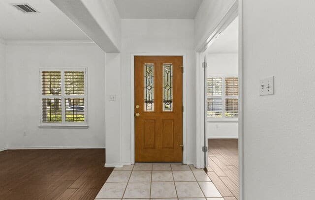 4-bedroom rental at 5803 Welsch View in San Antonio, TX — photo 4