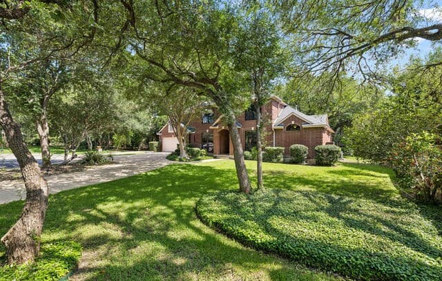 4-bedroom rental at 29 Inwood Ridge in San Antonio, TX — photo 2