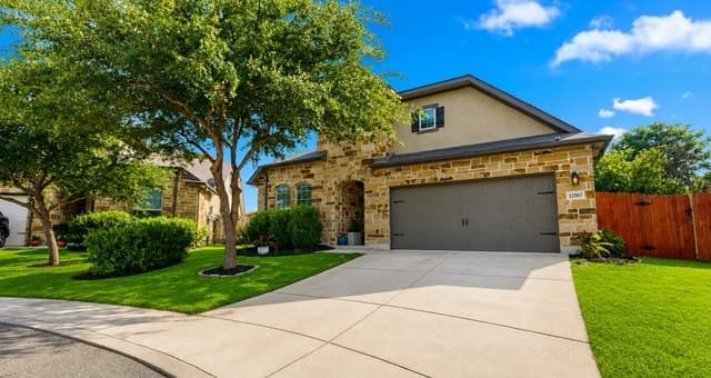 3-bedroom rental at 12503 Wesley Crk in San Antonio, TX — photo 1