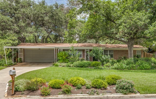 Home for sale at 2811 Chisholm Trl in San Antonio, TX — photo 1