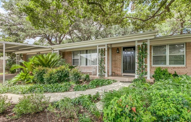 Home for sale at 2811 Chisholm Trl in San Antonio, TX — photo 4