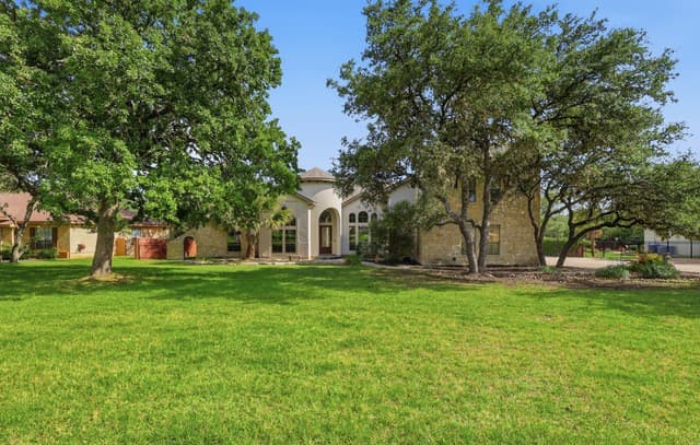 4-bedroom rental at 8036 Tradition Oak in Boerne, TX — photo 2