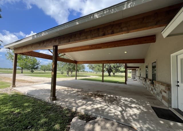 Home for sale at 1797 W US Highway 90 East in Hondo, TX — photo 4