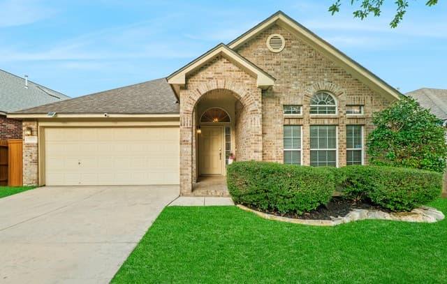 3-bedroom rental at 18806 Rogers Pass in San Antonio, TX — photo 2