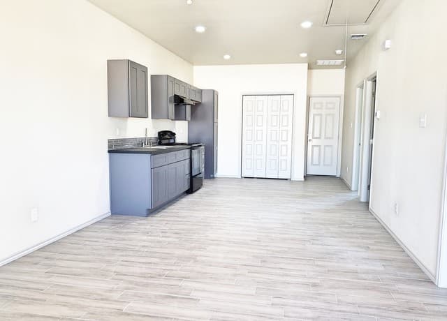2-bedroom rental at 208 Crestview Ln in Spring Branch, TX — photo 2