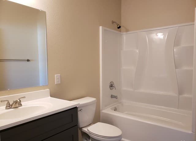 2-bedroom rental at 208 Crestview Ln in Spring Branch, TX — photo 4