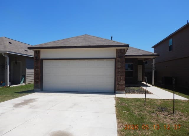 4-bedroom rental at 5408 Daniel Way in St Hedwig, TX — photo 1