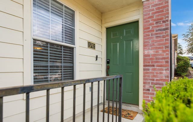 3-bedroom rental at 5742 Butch Cyn in San Antonio, TX — photo 1
