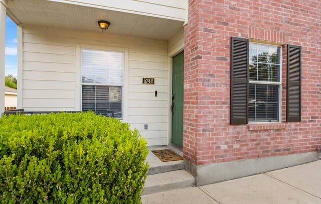 3-bedroom rental at 5742 Butch Cyn in San Antonio, TX — photo 2