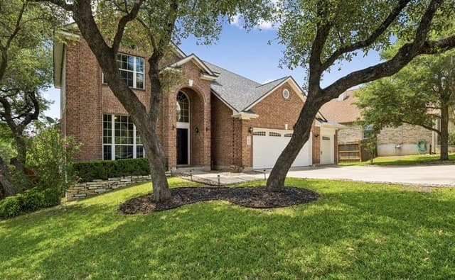 5-bedroom rental at 10614 Spirit Horse in Helotes, TX — photo 2
