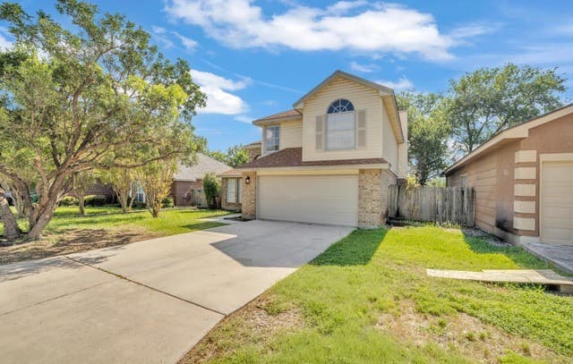 4-bedroom rental at 10123 Shadyglen in San Antonio, TX — photo 2