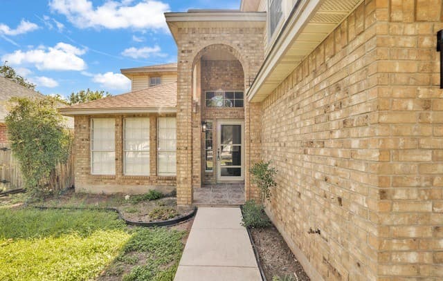4-bedroom rental at 10123 Shadyglen in San Antonio, TX — photo 4