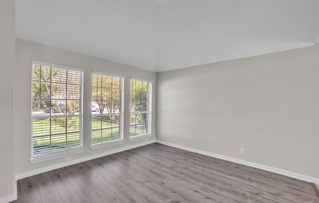4-bedroom rental at 10123 Shadyglen in San Antonio, TX — photo 5