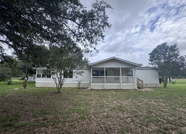 3-bedroom rental at 111 Santa Gertrudis in Sutherland Springs, TX — photo 3
